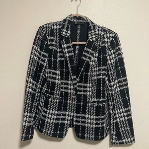 Black and white patterned women’s blazer. Size 8. Never worn. Excellent shape